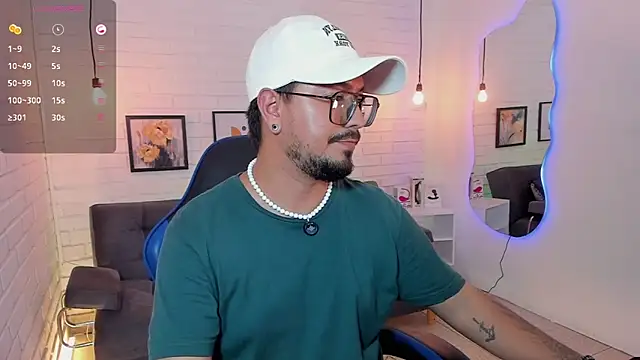 Snapshot of DaviidEvans_ chatting on September 14, 2:11 am DaviidEvans online show from September 14, 2:11 am