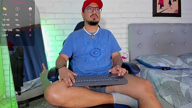 Snapshot of DaviidEvans_ chatting on September 21, 10:17 am DaviidEvans online show from September 21, 10:17 am