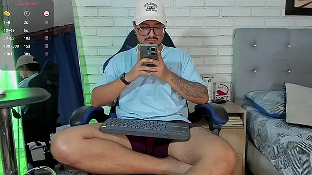 Snapshot of DaviidEvans_ chatting on September 26, 11:20 pm DaviidEvans online show from September 26, 11:20 pm