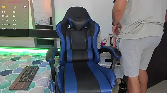 Snapshot of DaviidEvans_ chatting on October 4, 1:20 pm DaviidEvans online show from October 4, 1:20 pm