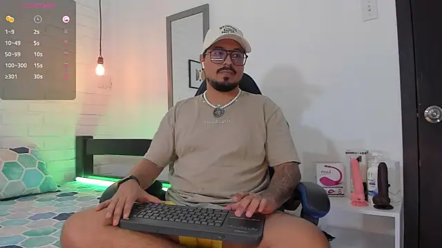 Snapshot of DaviidEvans_ chatting on October 7, 12:46 pm DaviidEvans online show from October 7, 12:46 pm