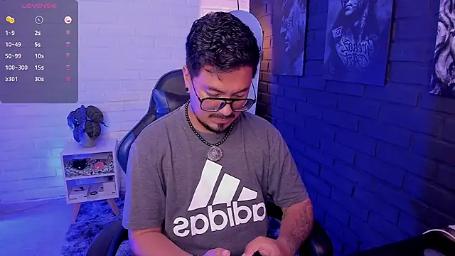 DaviidEvans  online show from May 30, 9:23 pm