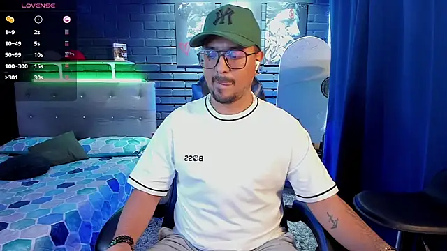 DaviidEvans  online show from July 19, 3:32 am