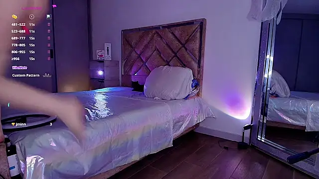 GoddessLinda04 online show from September 27, 10:04 pm