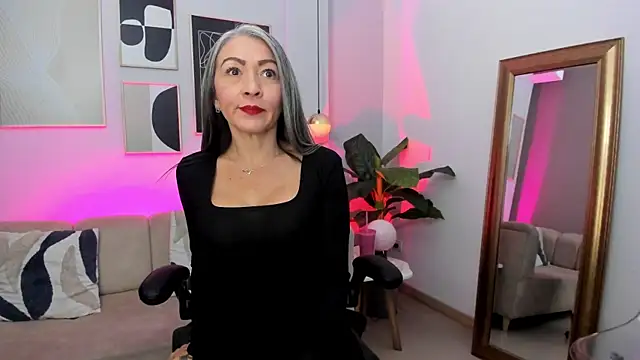Snapshot of _Nicoletteshea_ chatting on August 2, 10:25 am Nicoletteshea online show from August 2, 10:25 am