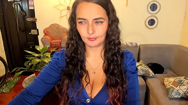 Snapshot of emma_luxy chatting on February 22, 3:23 am emma luxy online show from February 22, 3:23 am