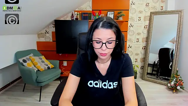 Snapshot of EmillyTaylor chatting on December 20, 10:38 am EmillyTaylor online show from December 20, 10:38 am