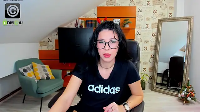 Snapshot of EmillyTaylor chatting on December 30, 7:37 am EmillyTaylor online show from December 30, 7:37 am