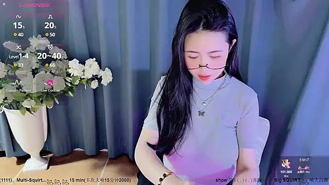 Snapshot of candy-yiyi chatting on December 16, 4:02 am candy-yiyi online show from December 16, 4:02 am