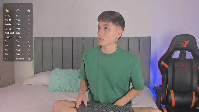 DustinLevine online show from December 4, 1:15 am