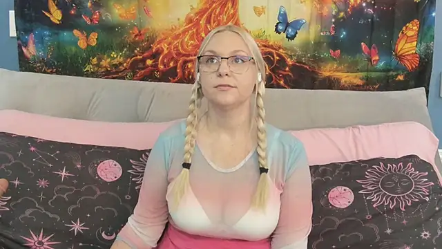 Snapshot of SaraBearXo chatting on September 21, 1:35 pm SaraBearXo online show from September 21, 1:35 pm