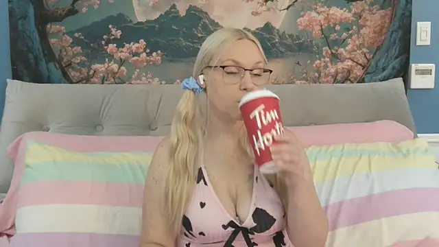 Snapshot of SaraBearXo chatting on October 3, 12:13 pm SaraBearXo online show from October 3, 12:13 pm