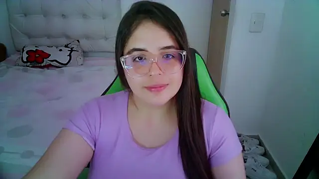 Snapshot of _alicia_z chatting on December 13, 11:39 pm alicia z online show from December 13, 11:39 pm