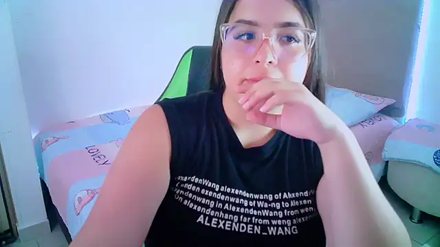 Snapshot of _alicia_z chatting on January 28, 12:15 am alicia z online show from January 28, 12:15 am