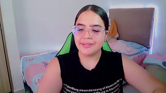 Snapshot of _alicia_z chatting on February 6, 8:56 pm alicia z online show from February 6, 8:56 pm