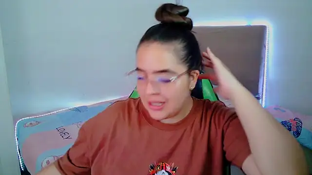 Snapshot of _alicia_z chatting on February 7, 7:49 pm alicia z online show from February 7, 7:49 pm