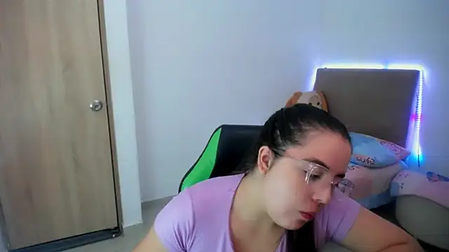 Snapshot of _alicia_z chatting on March 19, 5:50 pm alicia z online show from March 19, 5:50 pm