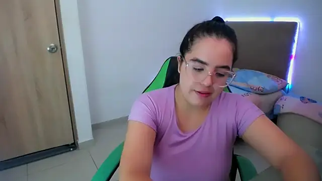 Snapshot of _alicia_z chatting on March 19, 8:54 pm alicia z online show from March 19, 8:54 pm