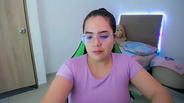 Snapshot of _alicia_z chatting on March 20, 12:08 am alicia z online show from March 20, 12:08 am