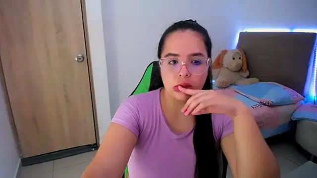 Snapshot of _alicia_z chatting on March 21, 10:06 pm alicia z online show from March 21, 10:06 pm