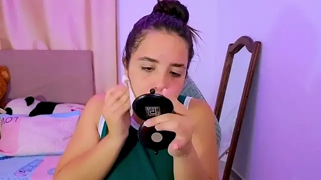 Snapshot of _alicia_z chatting on February 18, 5:03 am alicia z online show from February 18, 5:03 am