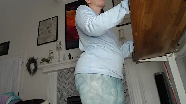 AuroraWillows online show from December 15, 12:20 pm