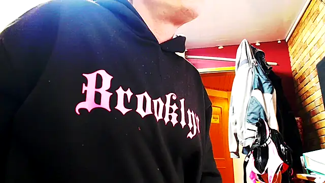 Snapshot of Fem-Boy40 chatting on April 5, 10:29 pm Fem-Boy40 online show from April 5, 10:29 pm