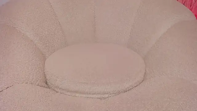 Snapshot of whiite_snow chatting on December 12, 2:00 pm whiite snow online show from December 12, 2:00 pm