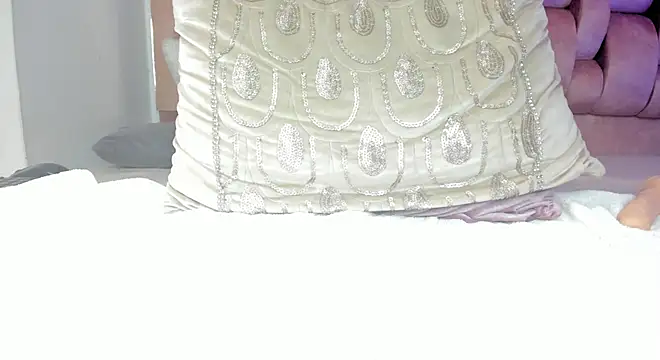 Snapshot of whiite_snow chatting on December 21, 4:03 pm whiite snow online show from December 21, 4:03 pm