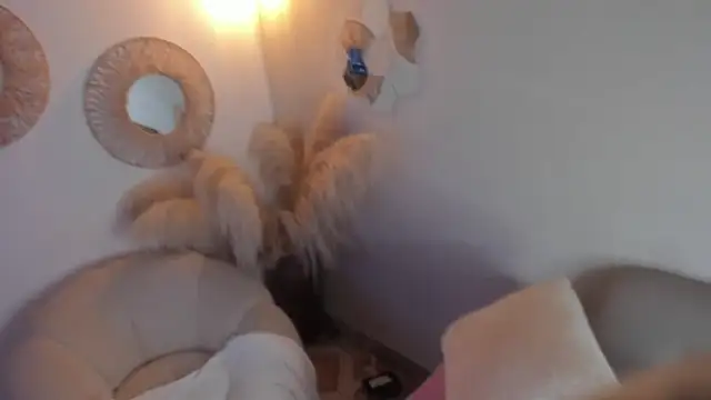 Snapshot of whiite_snow chatting on February 20, 9:20 pm whiite snow online show from February 20, 9:20 pm