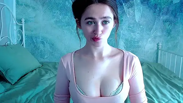millllina online show from April 24, 1:35 pm