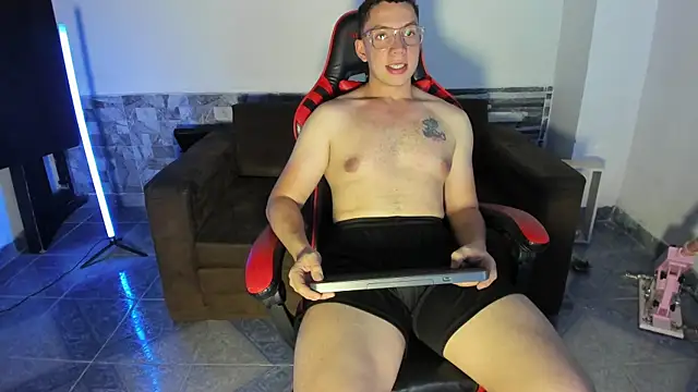 davinalhot online show from April 8, 5:40 am