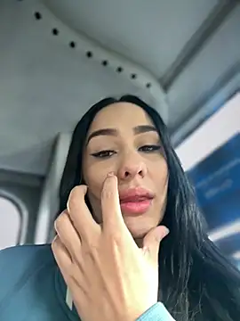 Snapshot of __IRIS__ chatting on June 19, 1:37 pm IRIS online show from June 19, 1:37 pm