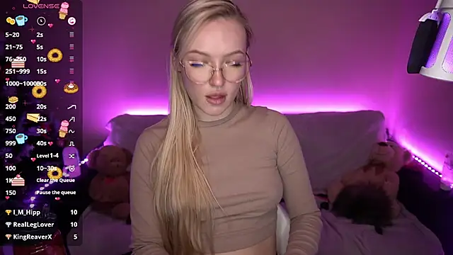 Snapshot of AmandaFiree chatting on December 30, 3:24 pm AmandaFiree online show from December 30, 3:24 pm