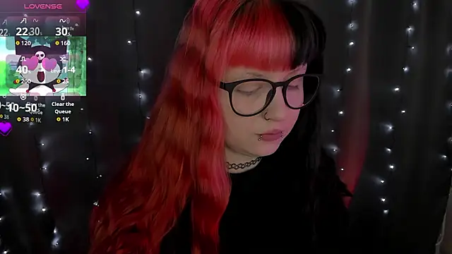 t0riayun0 online show from February 9, 7:40 pm