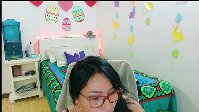 hottplay online show from April 9, 7:19 pm