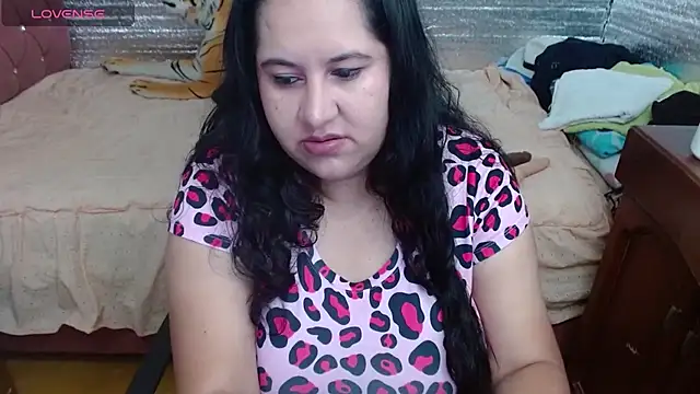 Snapshot of EMILY-NESSA chatting on April 8, 1:33 pm EMILY-NESSA online show from April 8, 1:33 pm