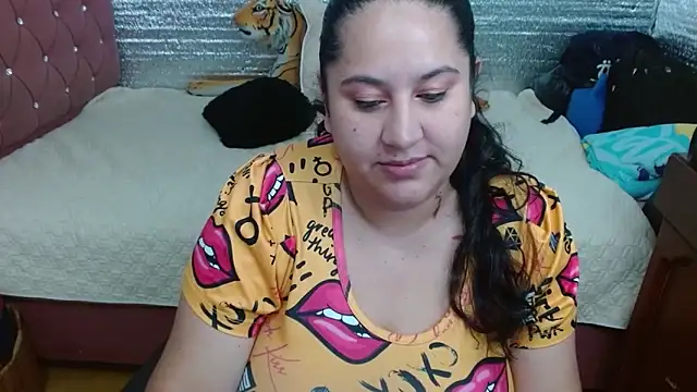 Snapshot of EMILY-NESSA chatting on May 11, 2:45 pm EMILY-NESSA online show from May 11, 2:45 pm