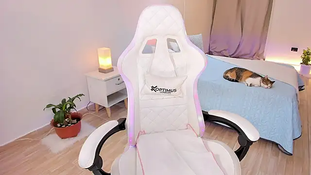 carleee winter online show from November 23, 12:43 am