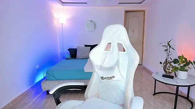 carleee winter online show from April 3, 12:19 am