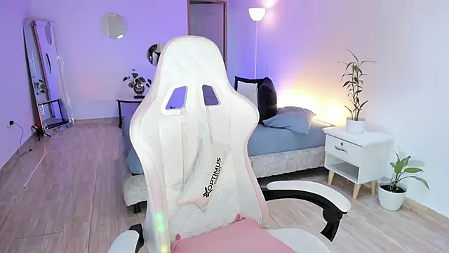 carleee winter online show from May 21, 11:56 pm