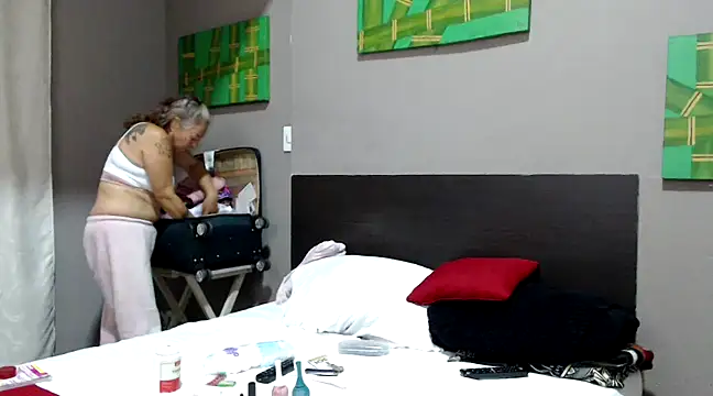 Snapshot of marinadenoche chatting on February 15, 12:37 am marinadenoche online show from February 15, 12:37 am