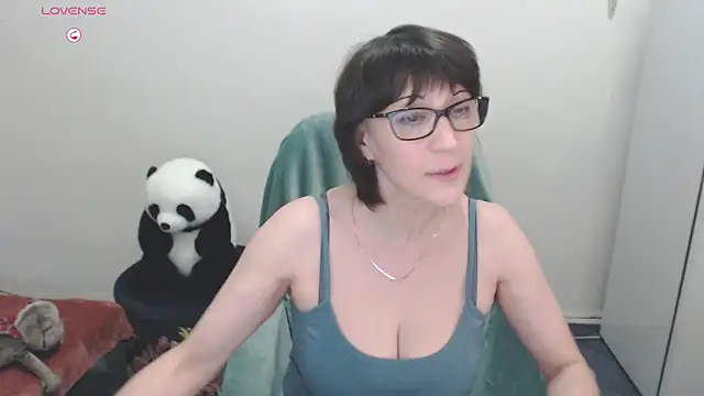 Snapshot of Ammillia chatting on December 2, 12:52 am Ammillia online show from December 2, 12:52 am