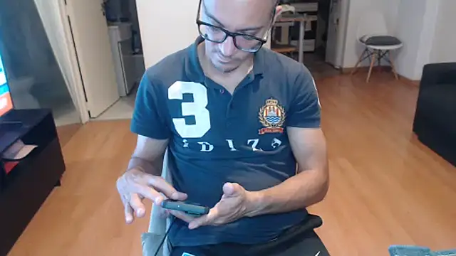 guachin hunk online show from June 1, 10:11 pm