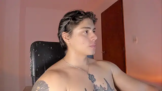 Snapshot of Giordano_Russo chatting on April 6, 4:46 am Giordano Russo online show from April 6, 4:46 am