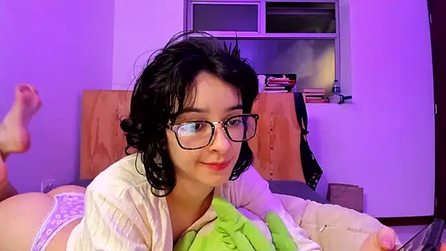 Snapshot of _Lunnaa_ chatting on January 1, 3:02 am  Lunnaa  online show from January 1, 3:02 am