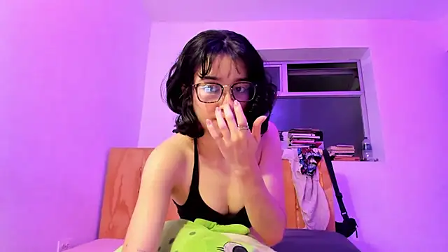 Snapshot of _Lunnaa_ chatting on January 13, 3:01 am  Lunnaa  online show from January 13, 3:01 am