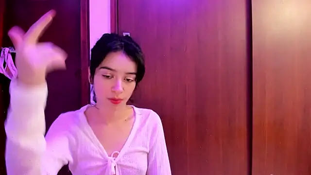 Snapshot of _Lunnaa_ chatting on February 3, 1:19 am  Lunnaa  online show from February 3, 1:19 am