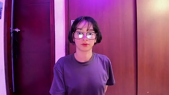 Snapshot of _Lunnaa_ chatting on February 23, 1:57 am  Lunnaa  online show from February 23, 1:57 am