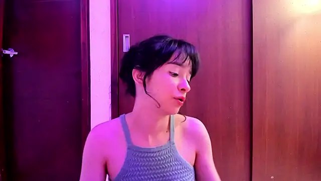 Snapshot of _Lunnaa_ chatting on March 2, 2:19 am  Lunnaa  online show from March 2, 2:19 am